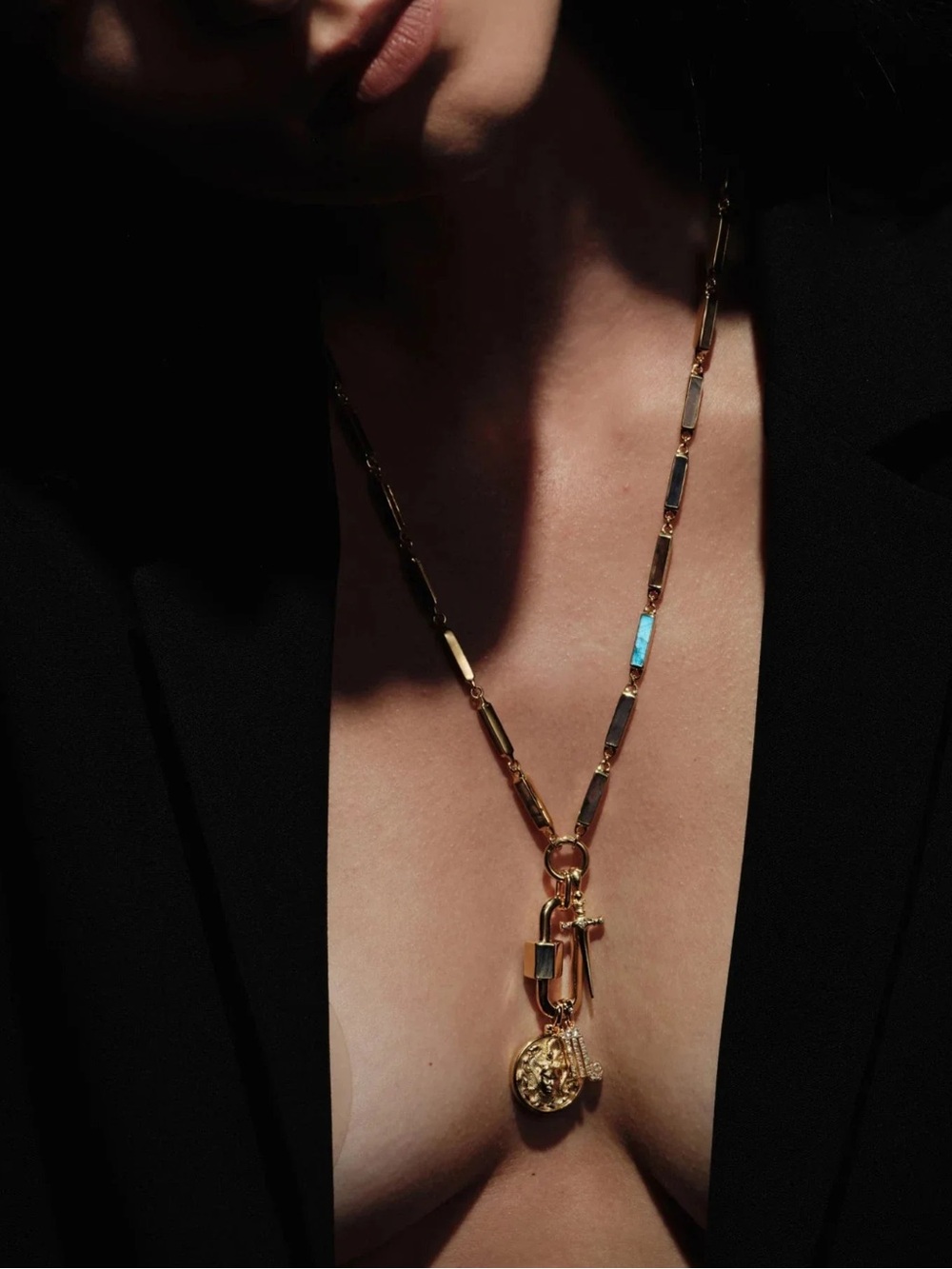 Gold-Frame Labradorite Bar Necklace - Blue - Picture 3 of 3